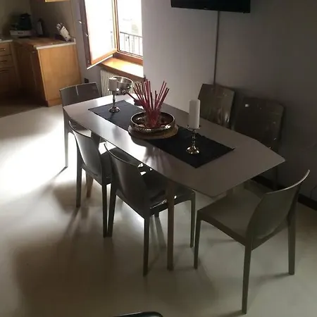 ***penthouse 4 Min To Arena Inside Fortress ! Apartment Verona