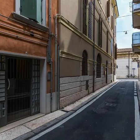***penthouse 4 Min To Arena Inside Fortress ! Apartment *